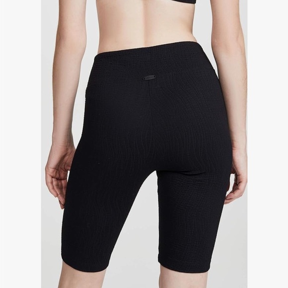 NEW • Koral • women’s Densonic Flora Fitness Activewear Shorts Black Small - Picture 3 of 5